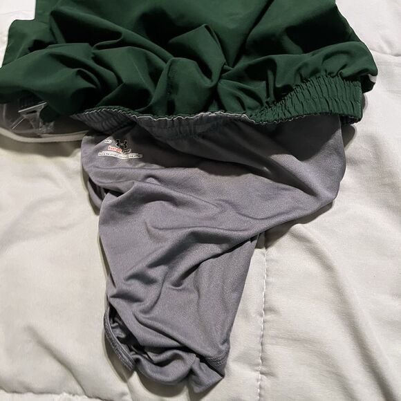 Under Armour Basketball Shorts Youth Size M Green All Season Gear Athletic - Picture 5 of 8